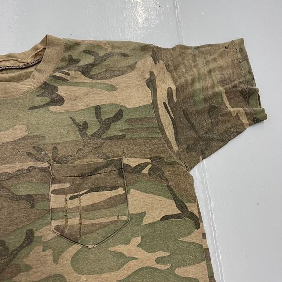 Vintage 80s Woodland Camo Distressed Pocket T-Shirt - Picture 2 of 3